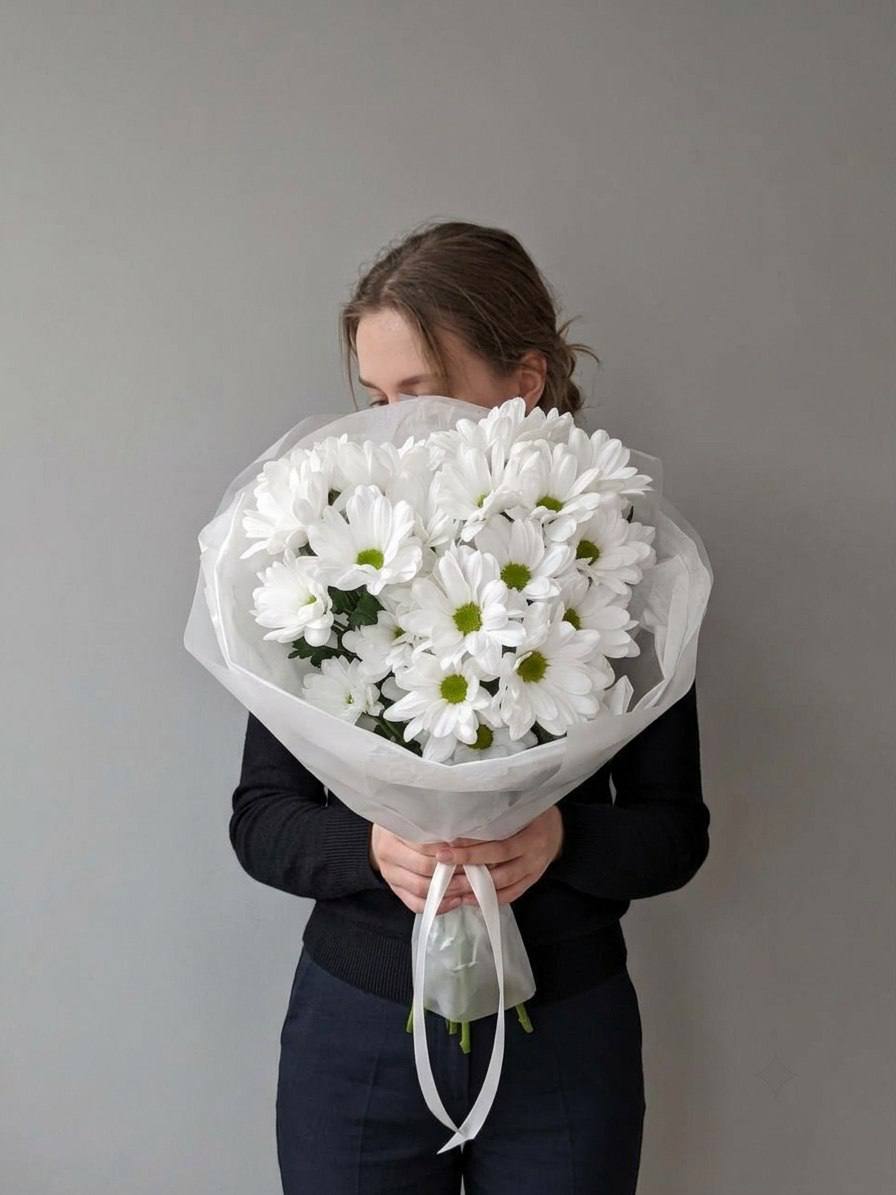 Моно-букет из кустовых ромашкавидных хризантем